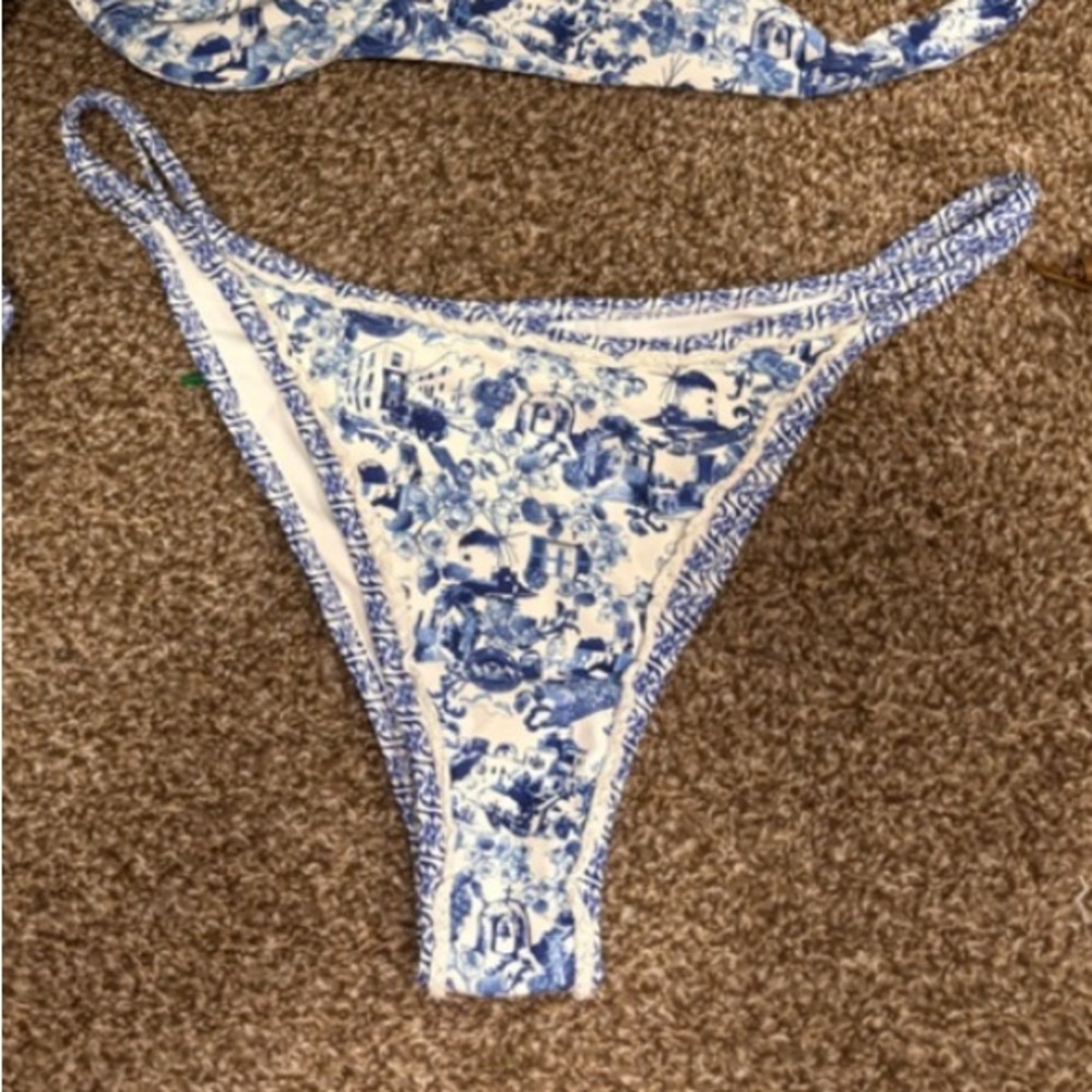 BYDEE Prague bottom in alythia size large blue and white bikini
